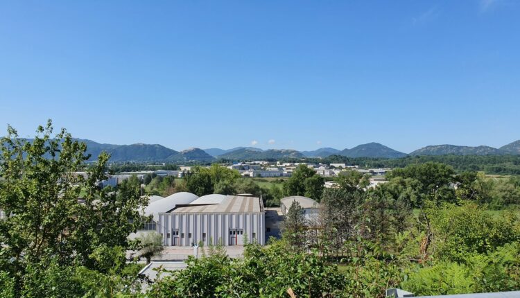 veduta panoramica su piana del cavaliere zona industriale carsoli oricola agosto 2019